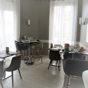 thumbnail: Breakfast area