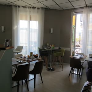 thumbnail: Breakfast area
