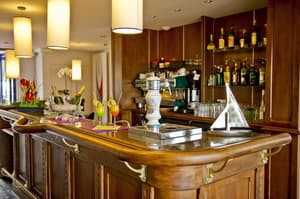 thumbnail: Bar (on property)