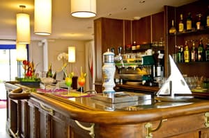thumbnail: Bar (on property)