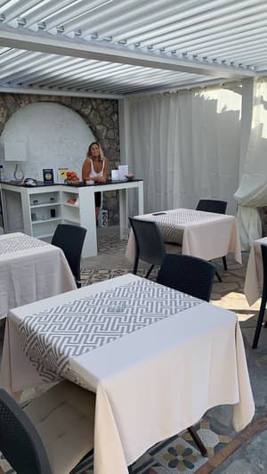 thumbnail: Bar (on property)