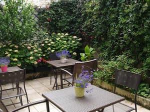 thumbnail: Outdoor dining