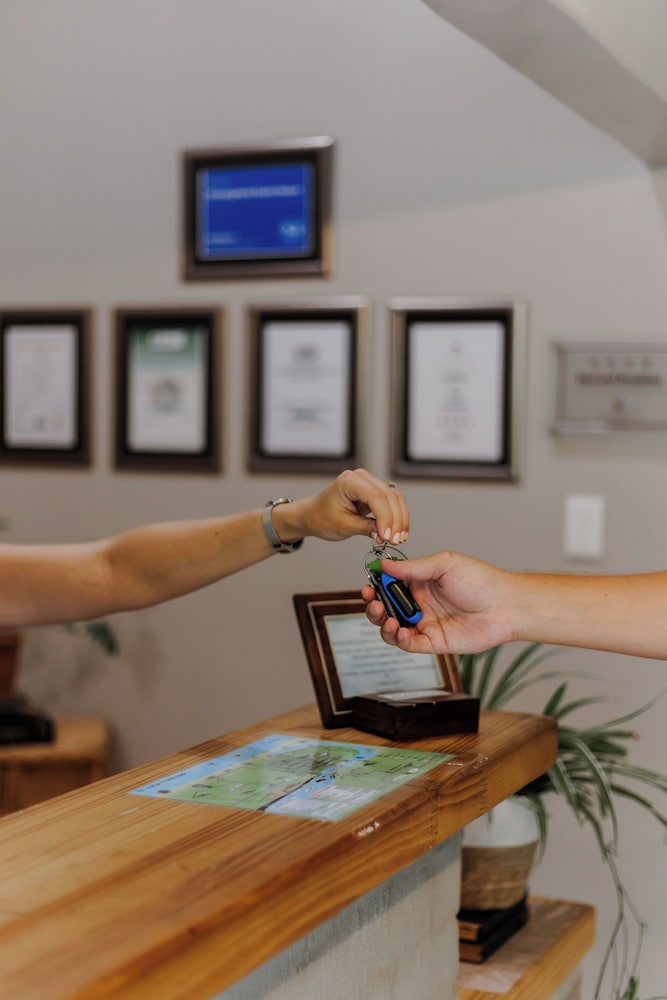 Check-in/check-out kiosk
