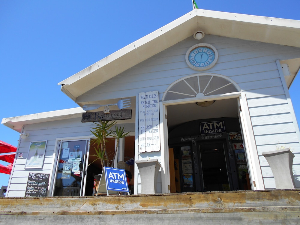 Check-in/check-out kiosk