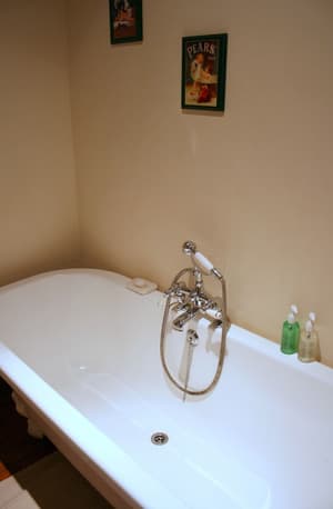 thumbnail: Deep soaking bathtub