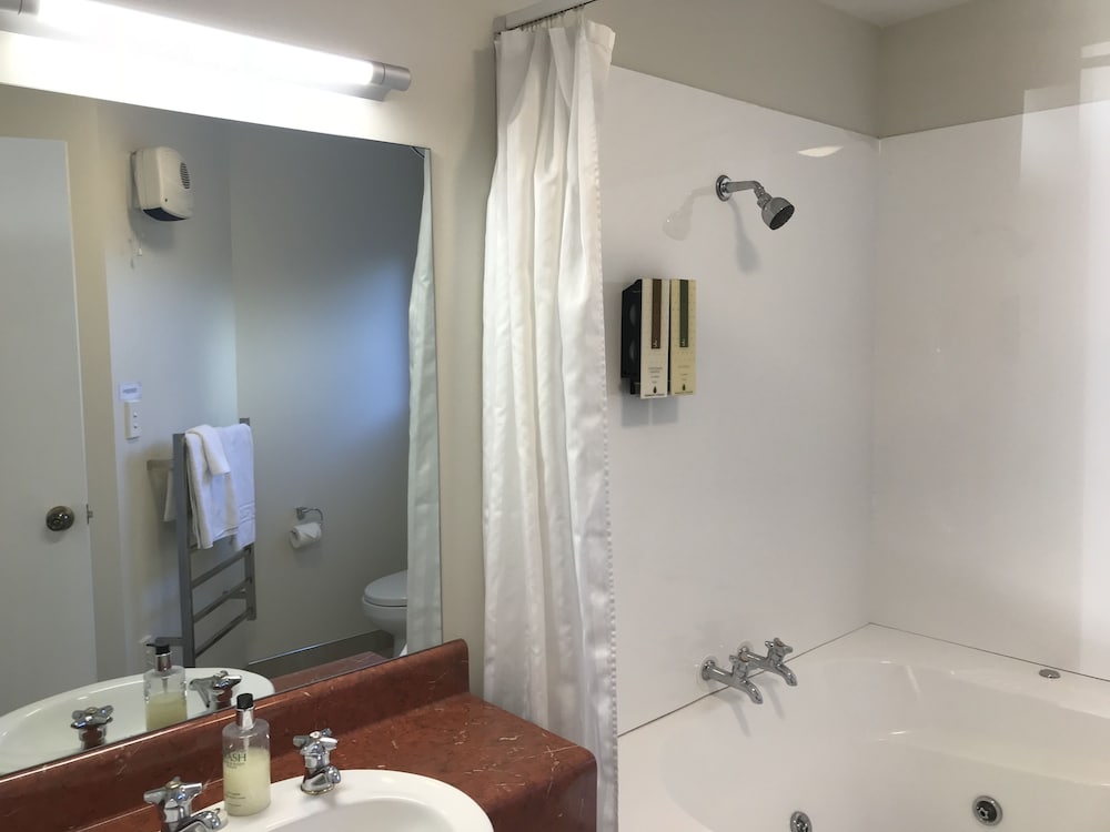 Jetted tub