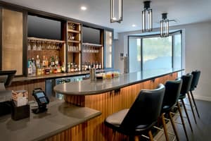 thumbnail: Bar (on property)