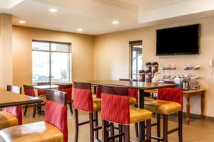 thumbnail: Breakfast area