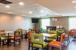 thumbnail: Breakfast area