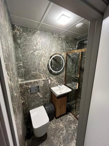 872507634.jpg