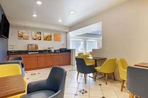 thumbnail: Breakfast area