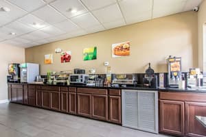 thumbnail: Breakfast area
