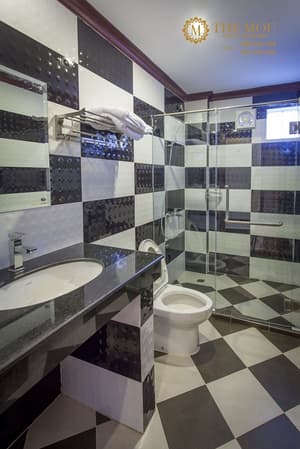 thumbnail: Interior entrance