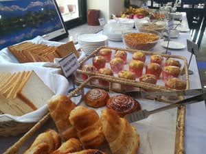 thumbnail: Breakfast area