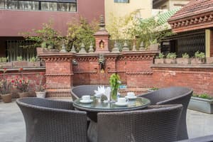 thumbnail: Outdoor dining