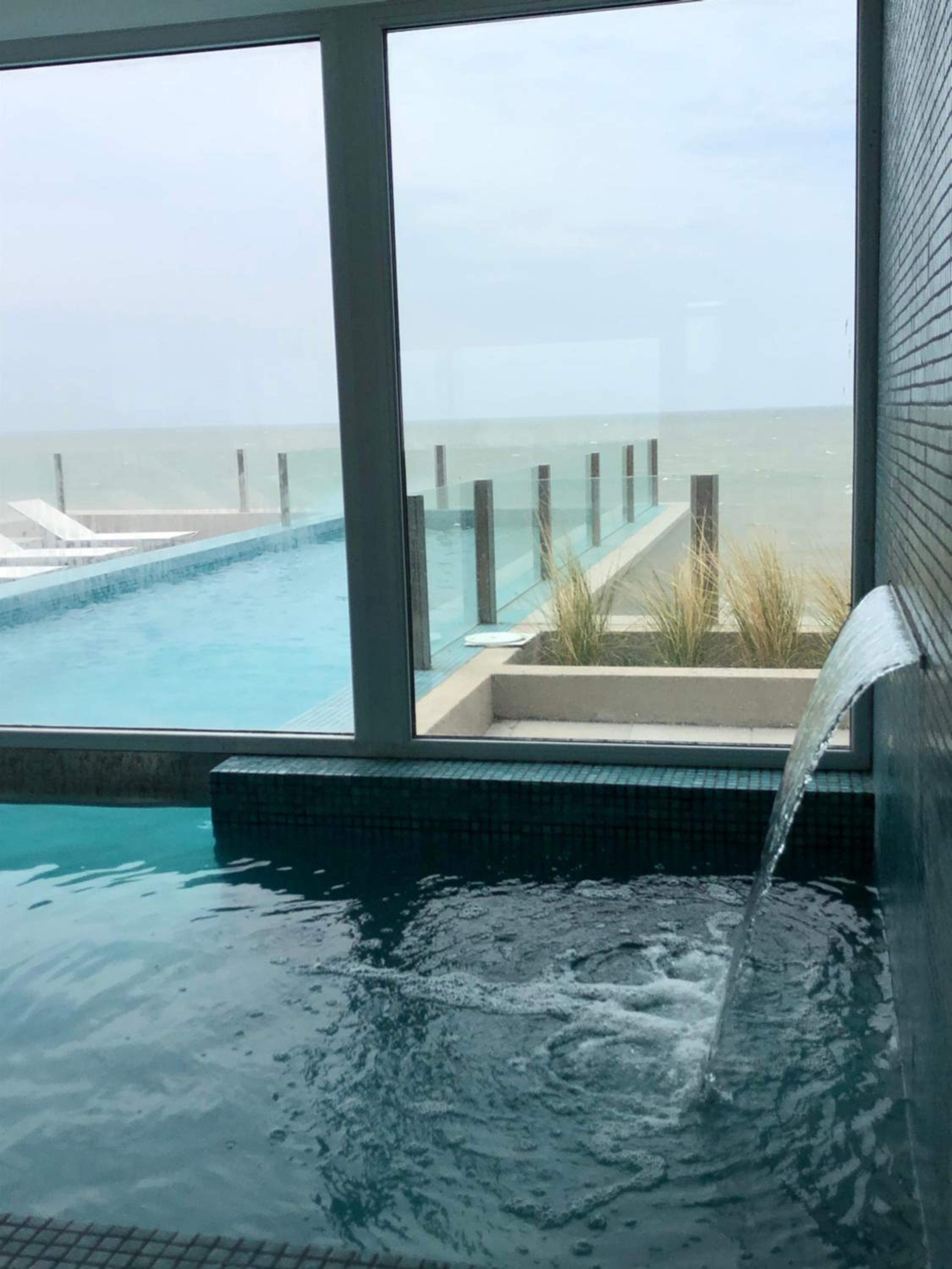 Swimming pool-spa