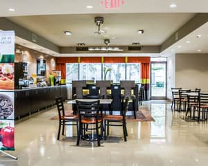 thumbnail: Breakfast area