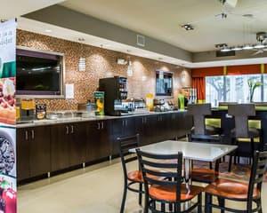 thumbnail: Breakfast area