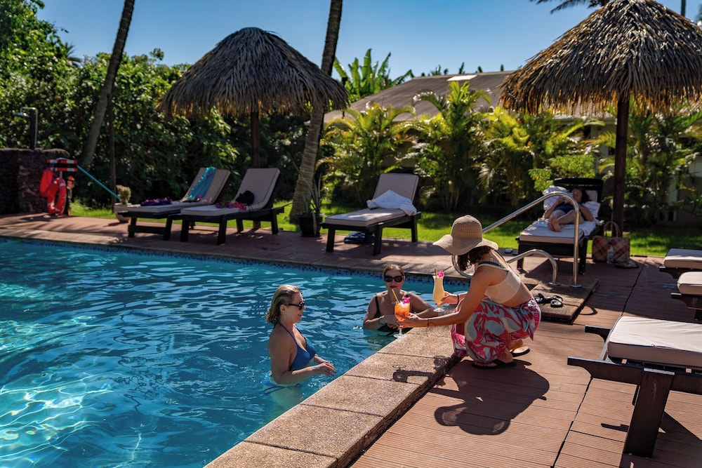 Poolside bar