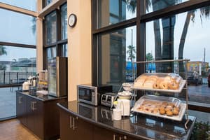 thumbnail: Breakfast area