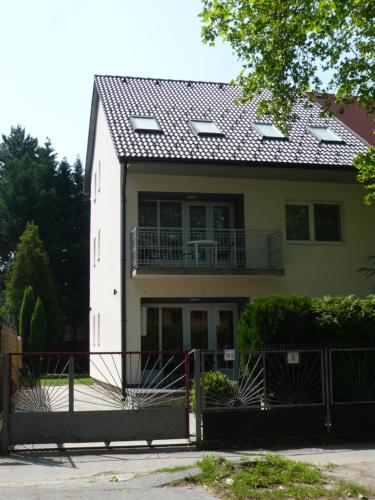 232563033.jpg