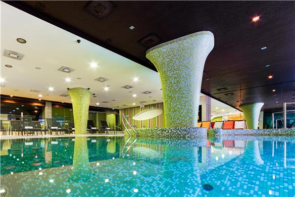 Pool,Indoor/Interior,On-Site,Property Amenity,Recreation