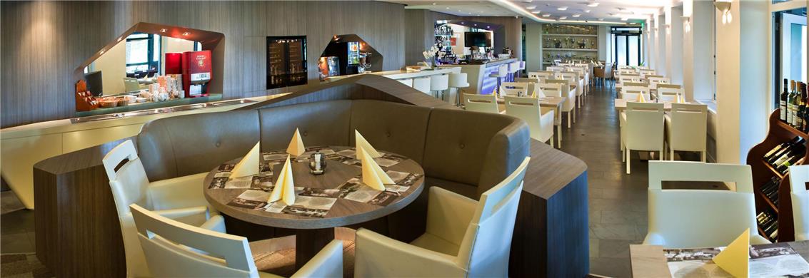 Dining,Dining Area,Restaurant,On-Site