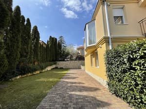 thumbnail: Front of property