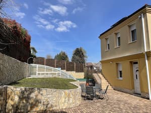 thumbnail: Property grounds