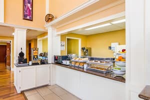 thumbnail: Breakfast area