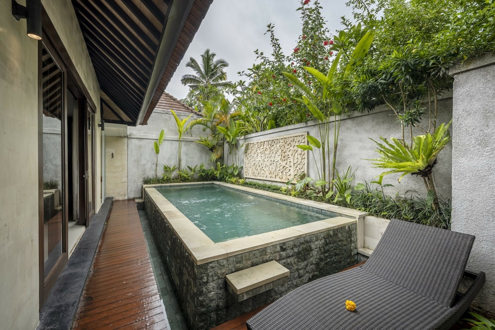 Private pool