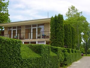 thumbnail: Front of property