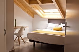 thumbnail: Interior entrance