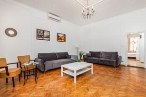 thumbnail: Front of property