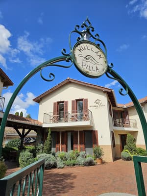 thumbnail: Front of property
