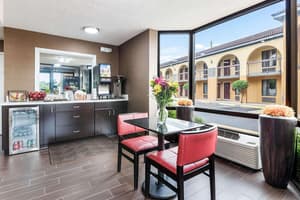 thumbnail: Breakfast area