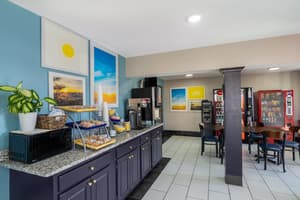 thumbnail: Breakfast area