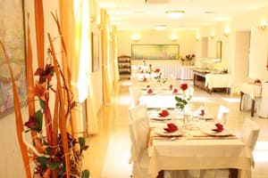 thumbnail: Restaurant