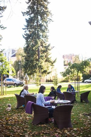 thumbnail: Outdoor dining