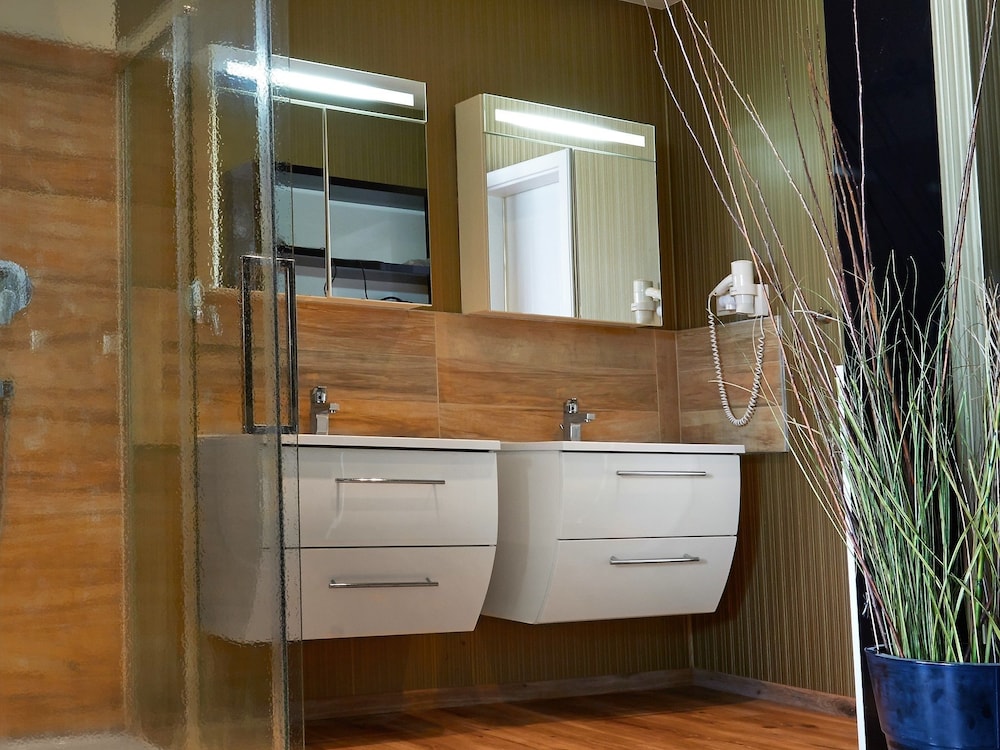 Bathroom sink