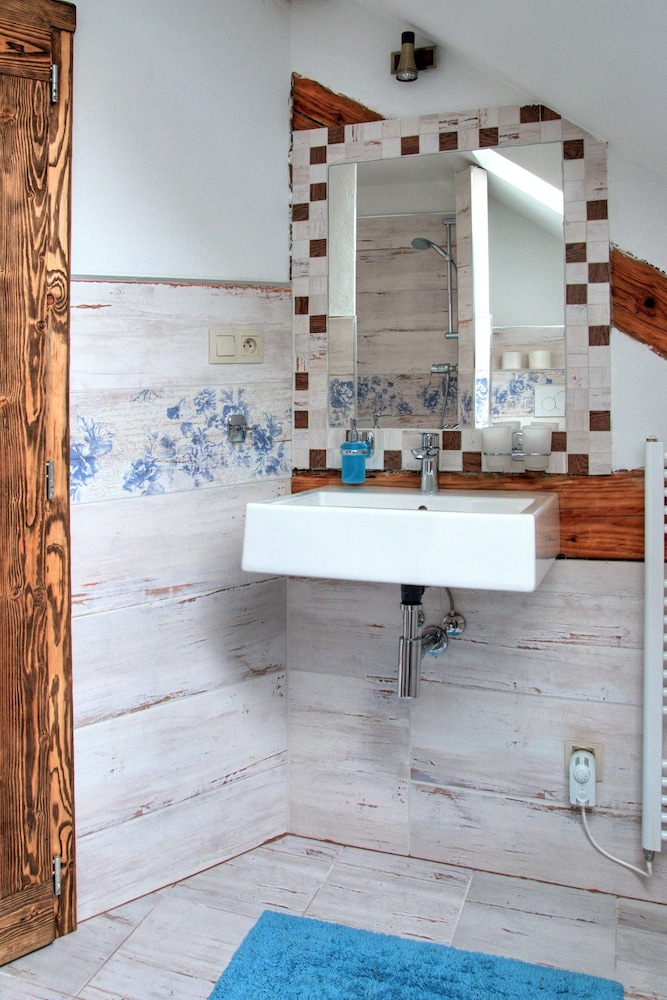Bathroom sink