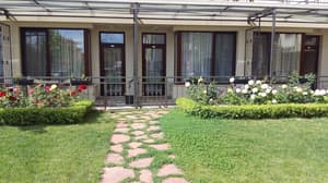 thumbnail: Exterior detail