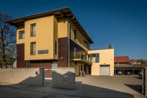 thumbnail: Exterior