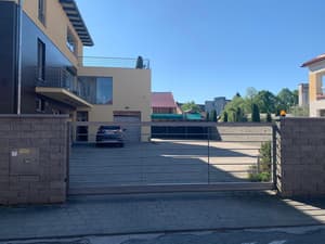 thumbnail: Exterior