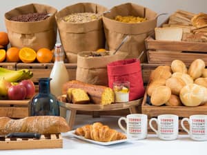 thumbnail: Breakfast area
