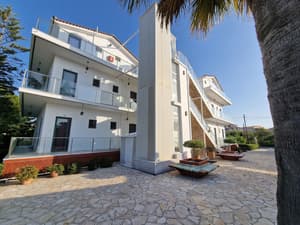 thumbnail: Exterior