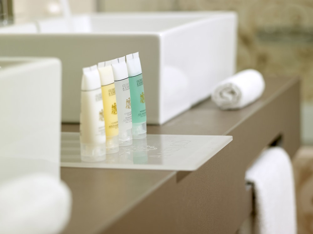 Bathroom amenities