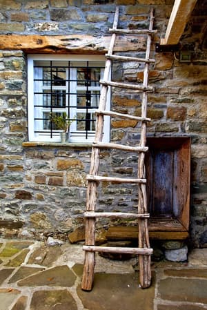 thumbnail: Exterior detail