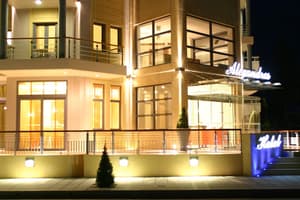 thumbnail: Front of property