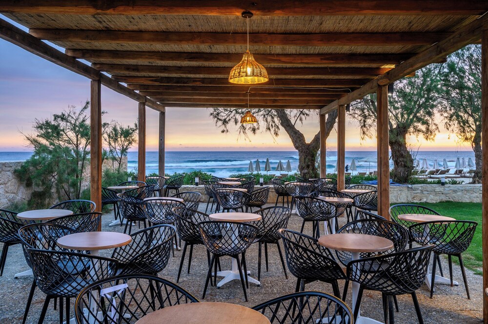 Poolside bar
